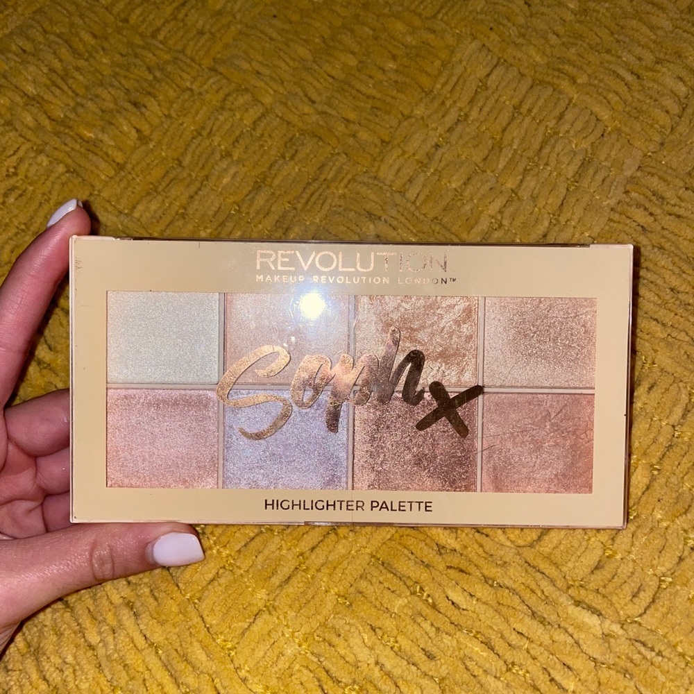 Makeup revolution SophX